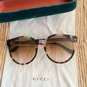 Gucci 55mm Round Tortoise